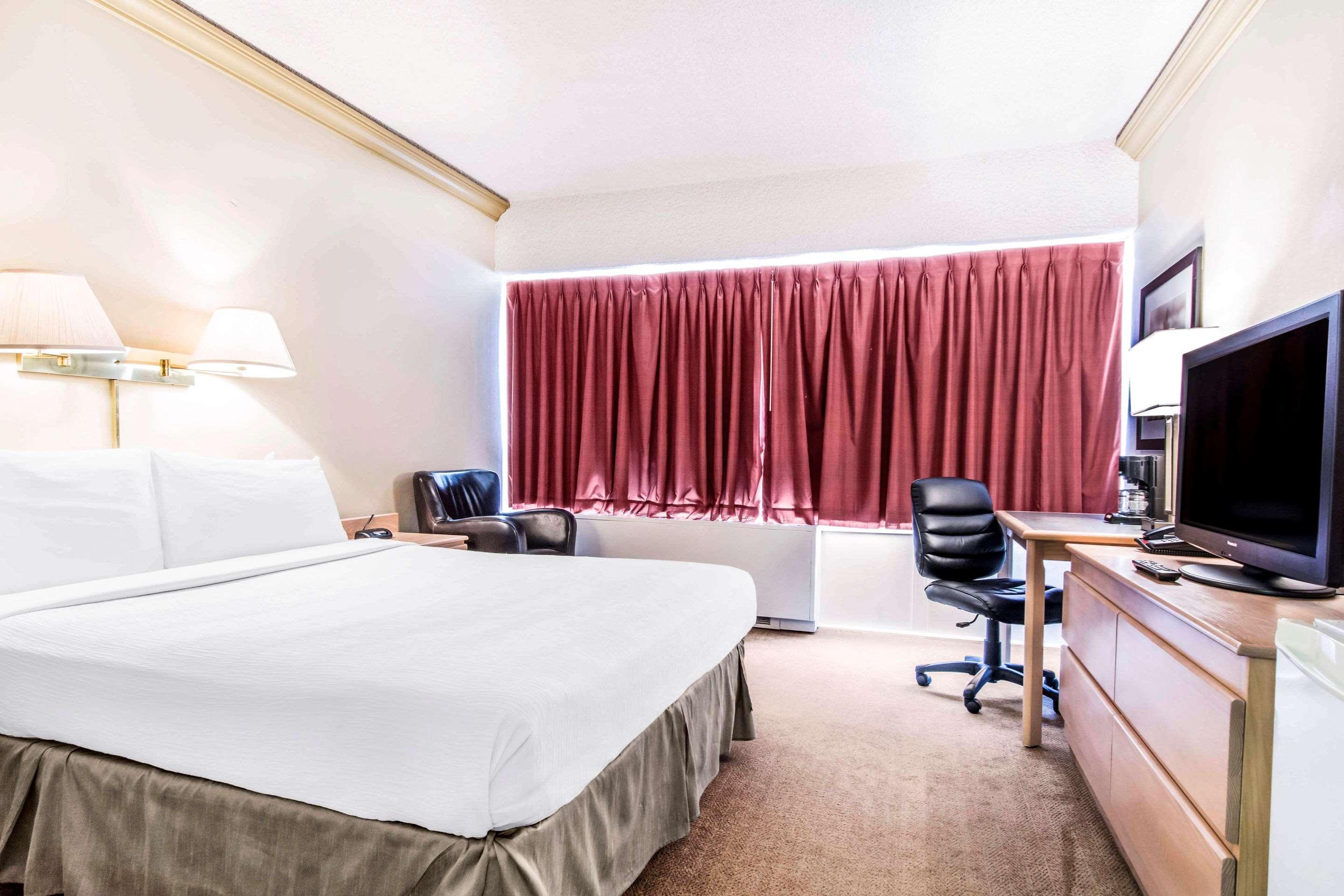 ทราเวลลอดจ์ บาย วินด์แฮม ทรอยส์ - ริวิเยร์ส Hotel ทรัวส์-ริวิแยร์ ภายนอก รูปภาพ