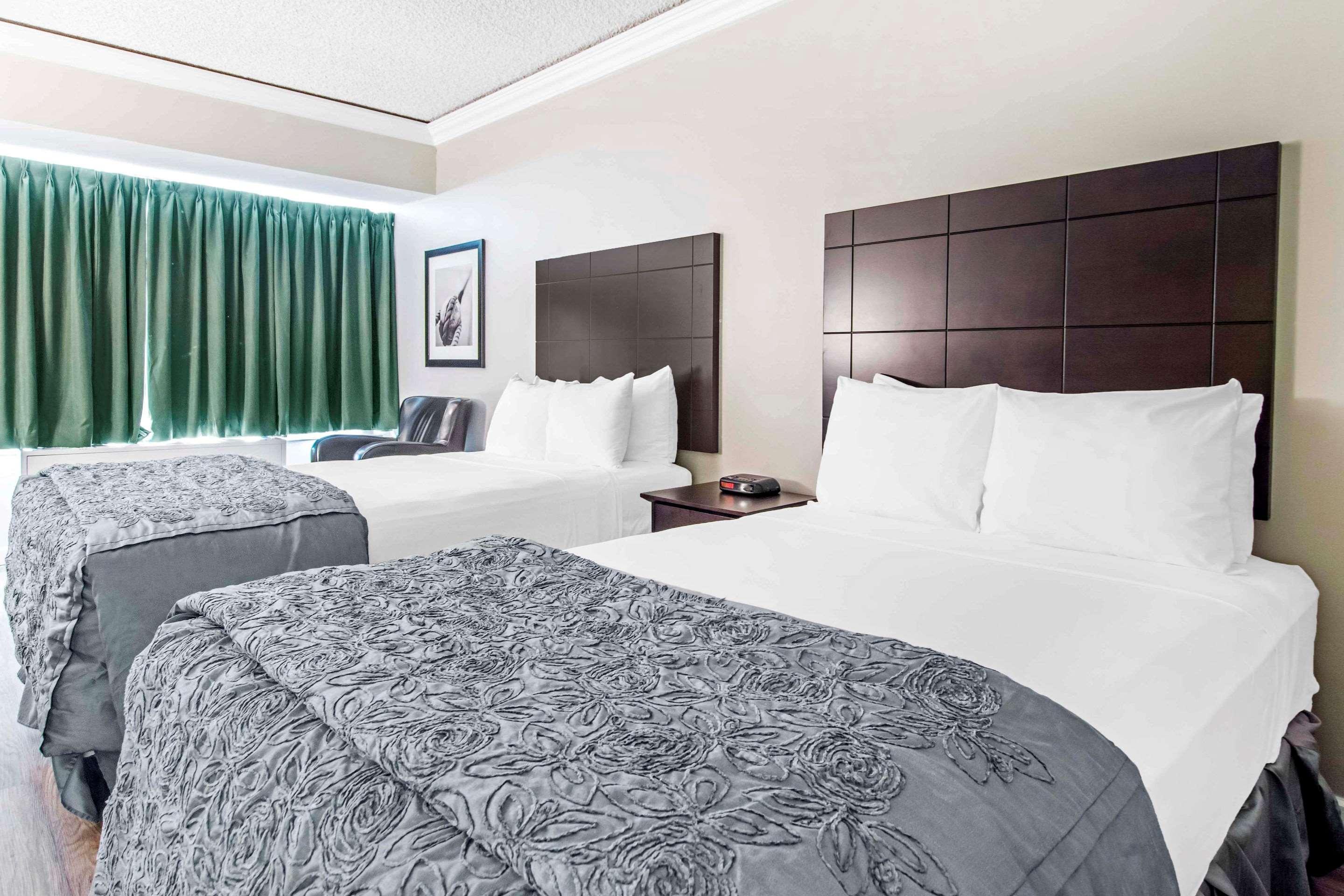 ทราเวลลอดจ์ บาย วินด์แฮม ทรอยส์ - ริวิเยร์ส Hotel ทรัวส์-ริวิแยร์ ภายนอก รูปภาพ