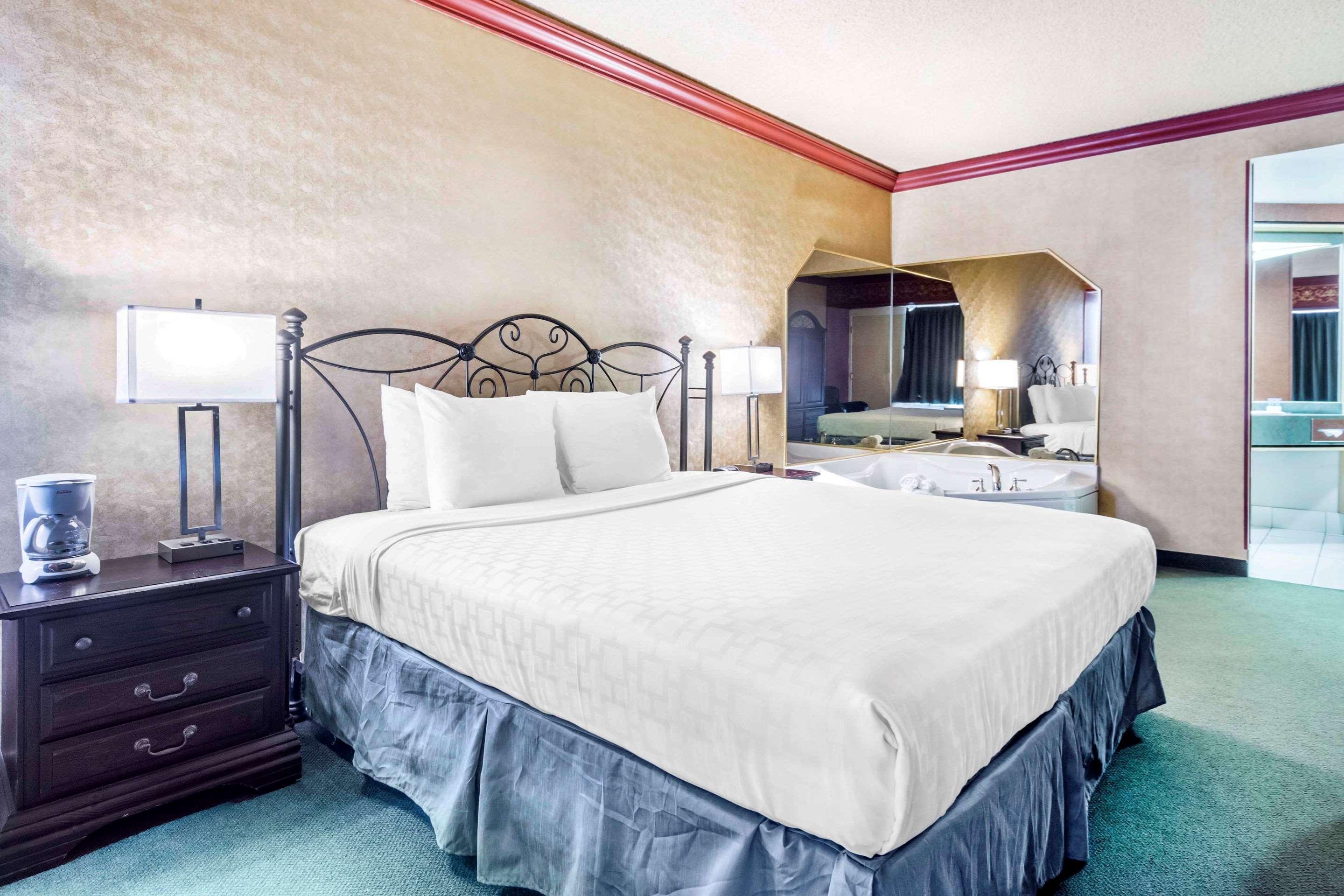 ทราเวลลอดจ์ บาย วินด์แฮม ทรอยส์ - ริวิเยร์ส Hotel ทรัวส์-ริวิแยร์ ภายนอก รูปภาพ