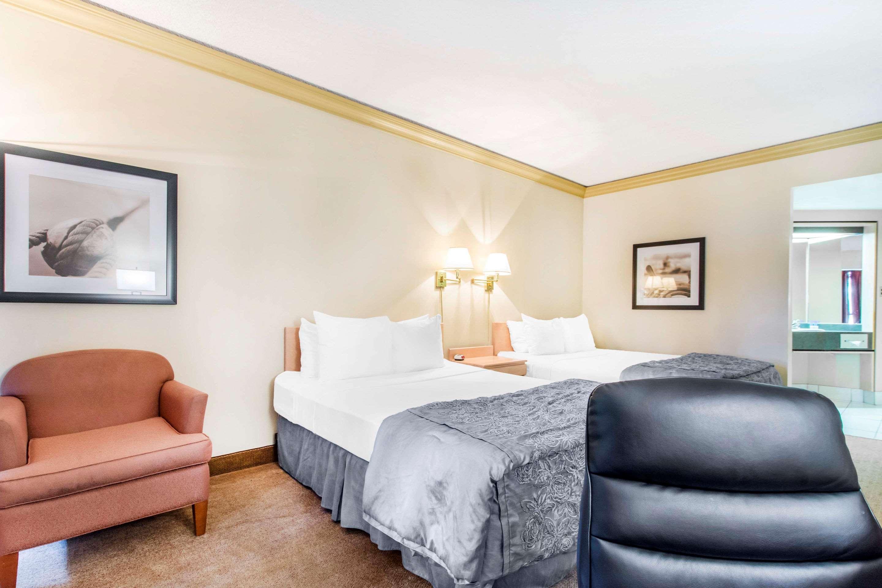 ทราเวลลอดจ์ บาย วินด์แฮม ทรอยส์ - ริวิเยร์ส Hotel ทรัวส์-ริวิแยร์ ภายนอก รูปภาพ