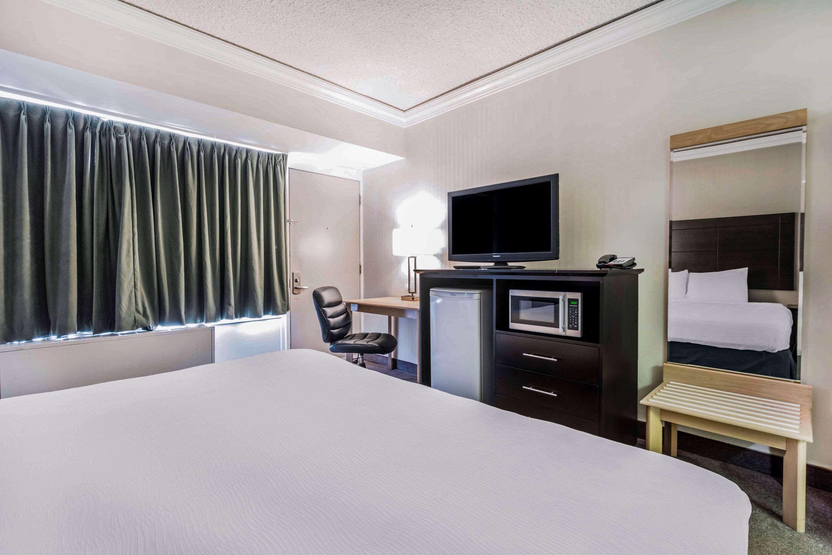 ทราเวลลอดจ์ บาย วินด์แฮม ทรอยส์ - ริวิเยร์ส Hotel ทรัวส์-ริวิแยร์ ภายนอก รูปภาพ