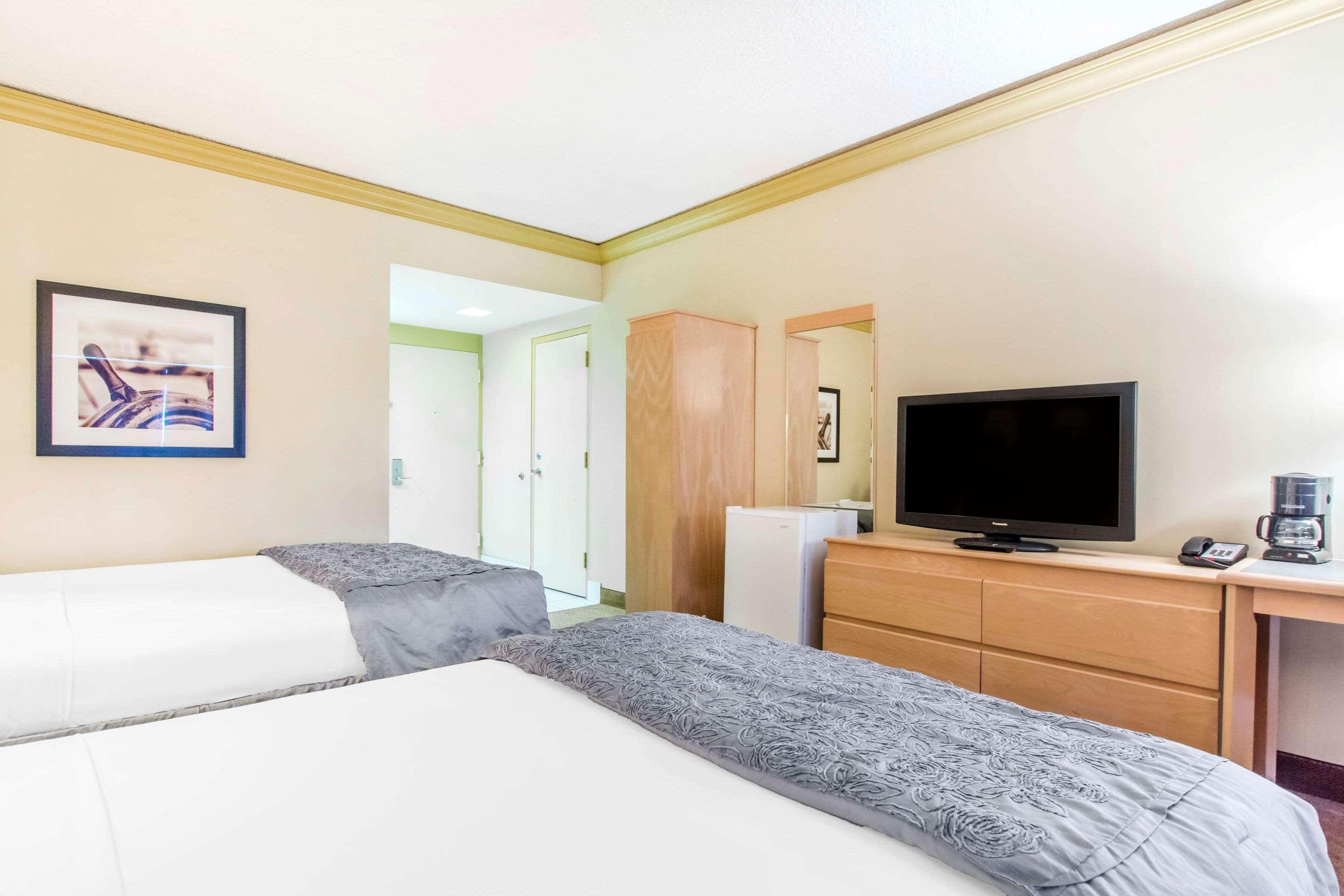 ทราเวลลอดจ์ บาย วินด์แฮม ทรอยส์ - ริวิเยร์ส Hotel ทรัวส์-ริวิแยร์ ภายนอก รูปภาพ